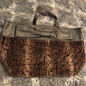 Oversized Faux Fur & Leather Cheetah Purse 👜